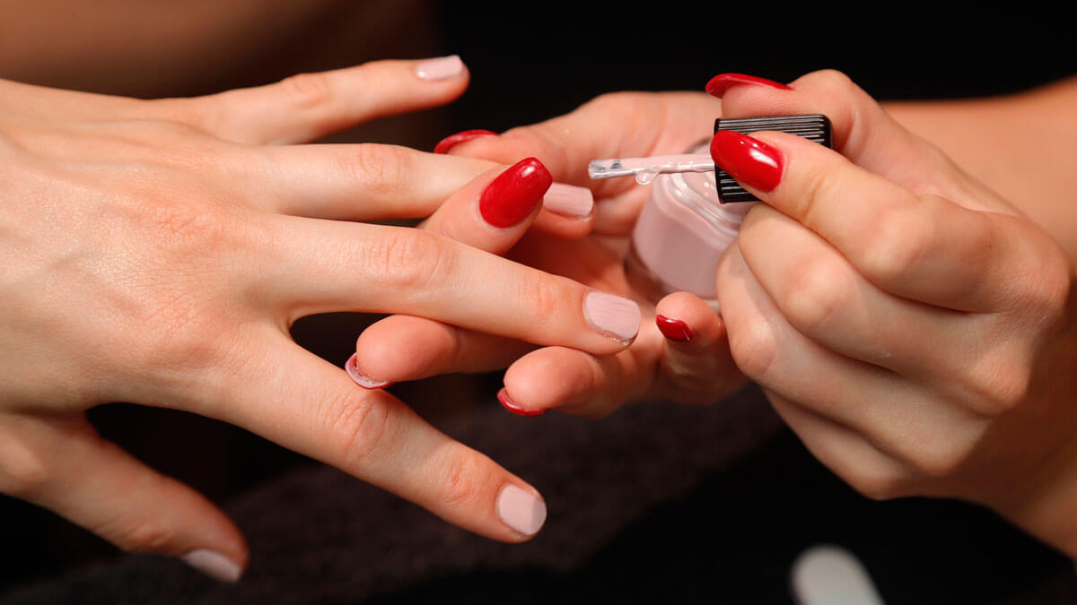Cómo se usa el esmalte de uñas