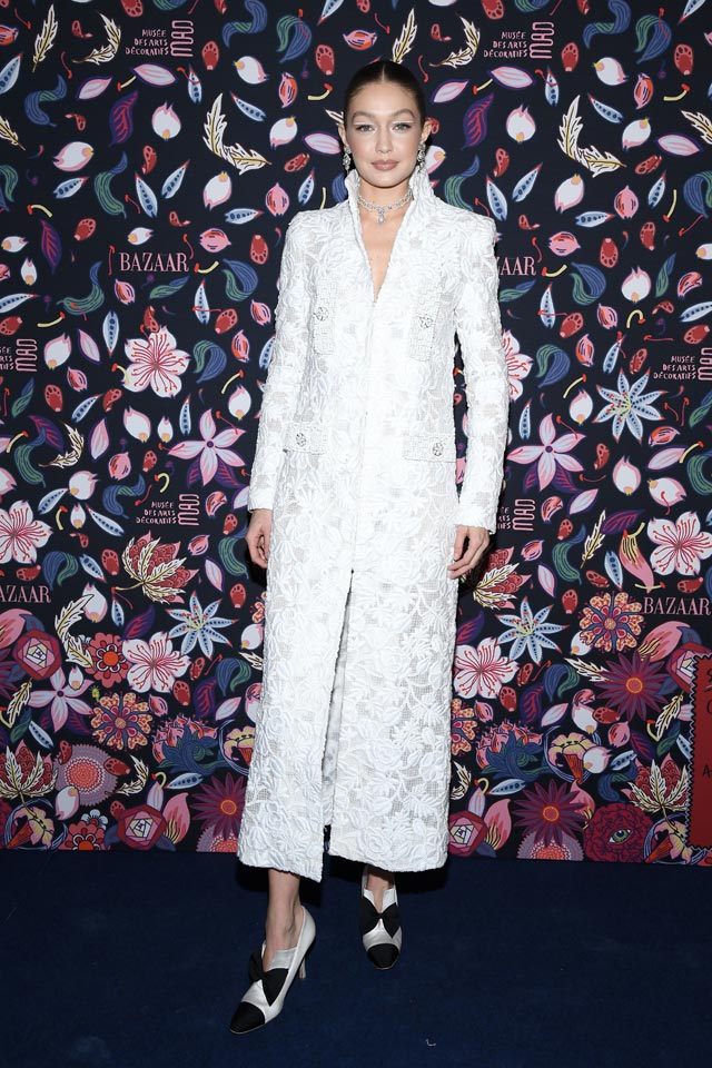 Gigi Hadid. con vestido blanco de Chanel
